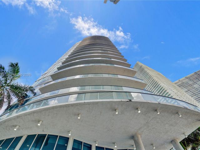 Apartment for rent  Unit #1007 - photo 7494930