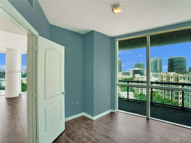 Apartment for rent  Unit #1007 - photo 7494938