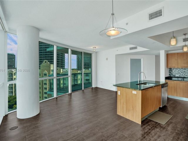 Apartment for rent  Unit #1007 - photo 7494941