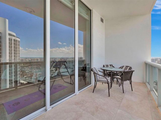 Apartment for rent  Unit #5108 - photo 7495949