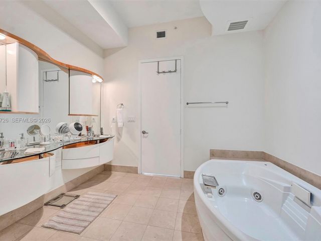 Apartment for rent  Unit #5108 - photo 7495965