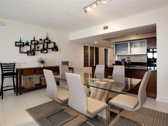 Apartment for rent  Unit #3204 - photo 7499069