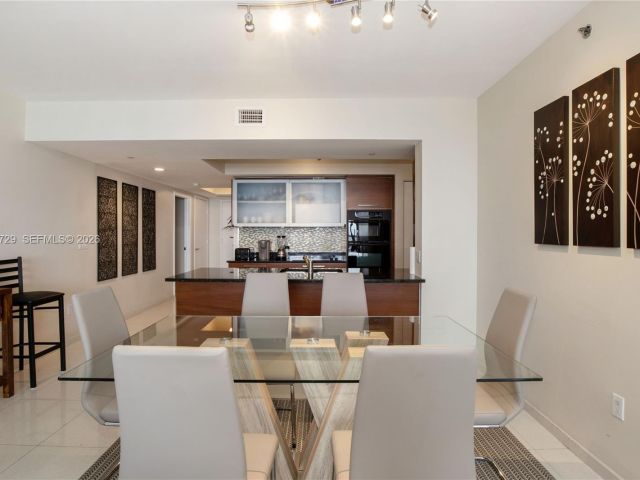 Apartment for rent  Unit #3204 - photo 7499070