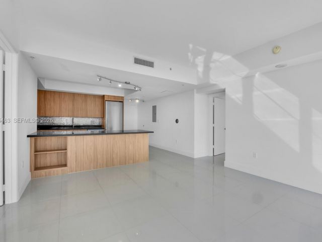 Apartment for sale  Unit #3904 - photo 7525110