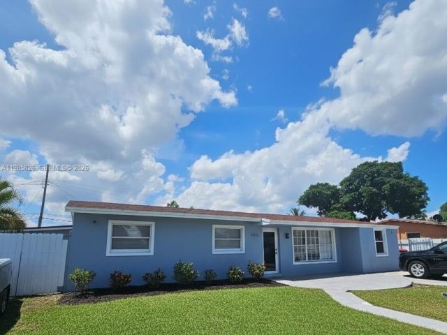 Home for rent at 4970 NW 182nd St 0 - photo 7479386