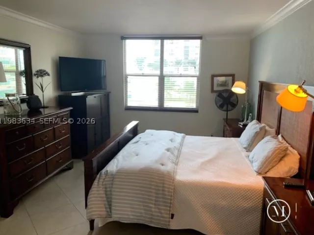 2-bedroom condo for rent in Hollywood - 2501 S OCEAN DR 411 - MondialRealty