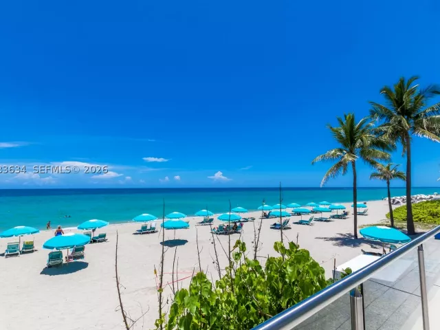 2-bedroom condo for rent in Hollywood - 2501 S OCEAN DR 411 - MondialRealty