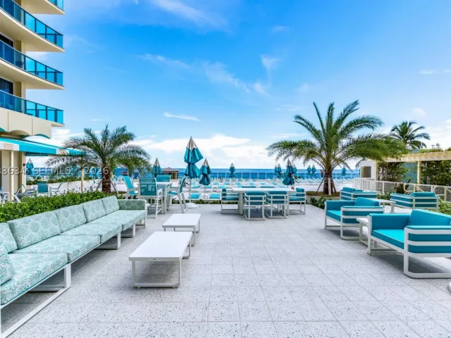 2-bedroom condo for rent in Hollywood - 2501 S OCEAN DR 411 - MondialRealty