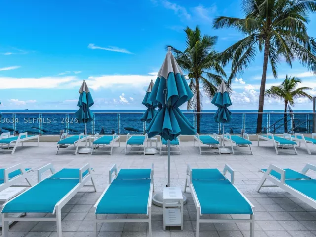 2-bedroom condo for rent in Hollywood - 2501 S OCEAN DR 411 - MondialRealty