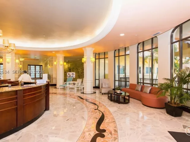 2-bedroom condo for rent in Hollywood - 2501 S OCEAN DR 411 - MondialRealty