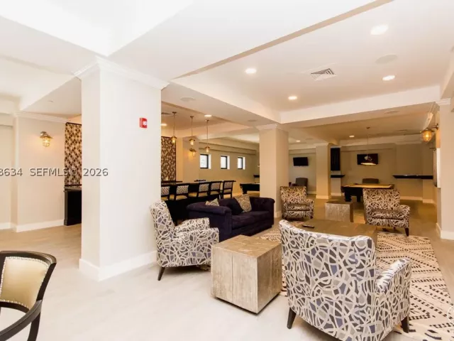 2-bedroom condo for rent in Hollywood - 2501 S OCEAN DR 411 - MondialRealty