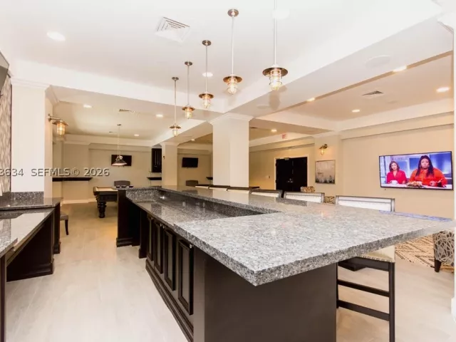 2-bedroom condo for rent in Hollywood - 2501 S OCEAN DR 411 - MondialRealty