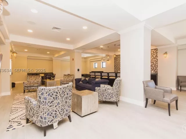 2-bedroom condo for rent in Hollywood - 2501 S OCEAN DR 411 - MondialRealty