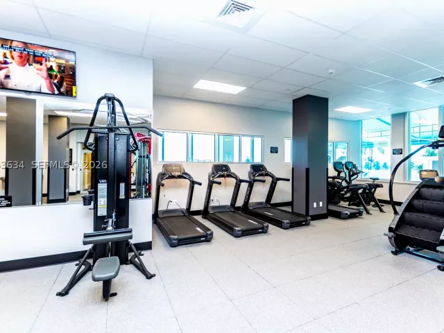 2-bedroom condo for rent in Hollywood - 2501 S OCEAN DR 411 - MondialRealty