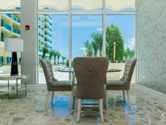 2-bedroom condo for rent in Hollywood - 2501 S OCEAN DR 411 - MondialRealty