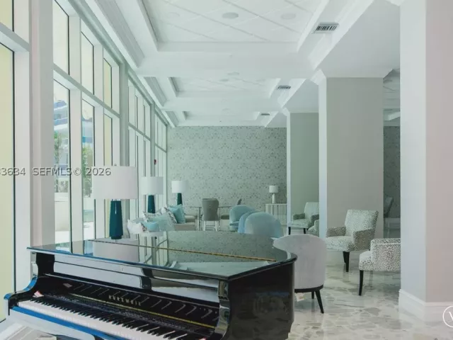 2-bedroom condo for rent in Hollywood - 2501 S OCEAN DR 411 - MondialRealty
