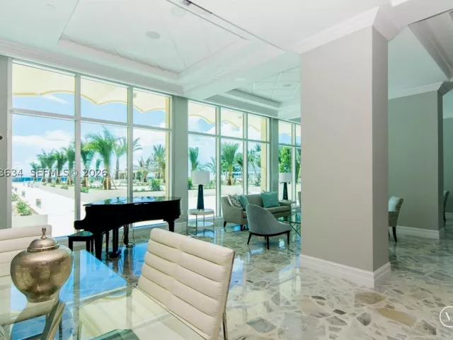 2-bedroom condo for rent in Hollywood - 2501 S OCEAN DR 411 - MondialRealty
