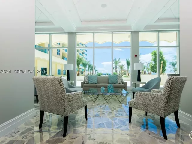 2-bedroom condo for rent in Hollywood - 2501 S OCEAN DR 411 - MondialRealty