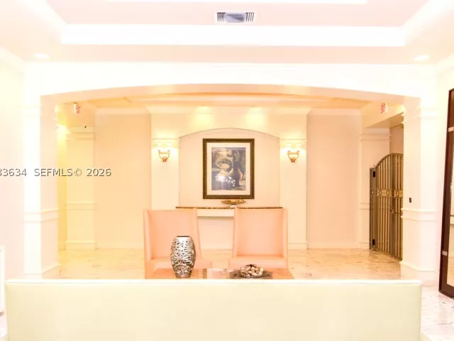 2-bedroom condo for rent in Hollywood - 2501 S OCEAN DR 411 - MondialRealty