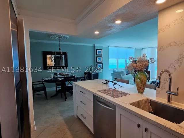 2-bedroom condo for rent in Hollywood - 2501 S OCEAN DR 411 - MondialRealty