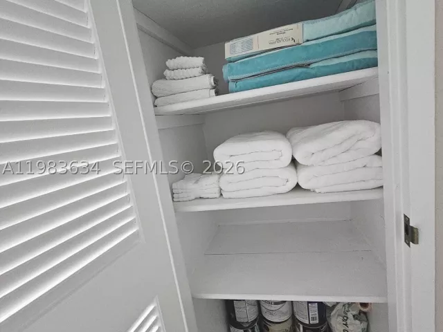 2-bedroom condo for rent in Hollywood - 2501 S OCEAN DR 411 - MondialRealty