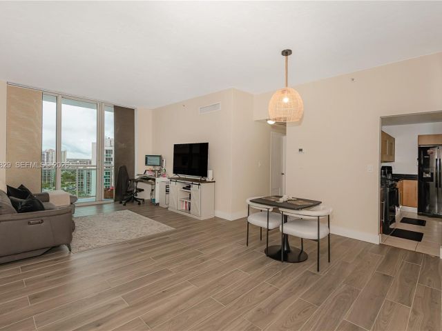 Apartment for rent  Unit #1639 - photo 7466637