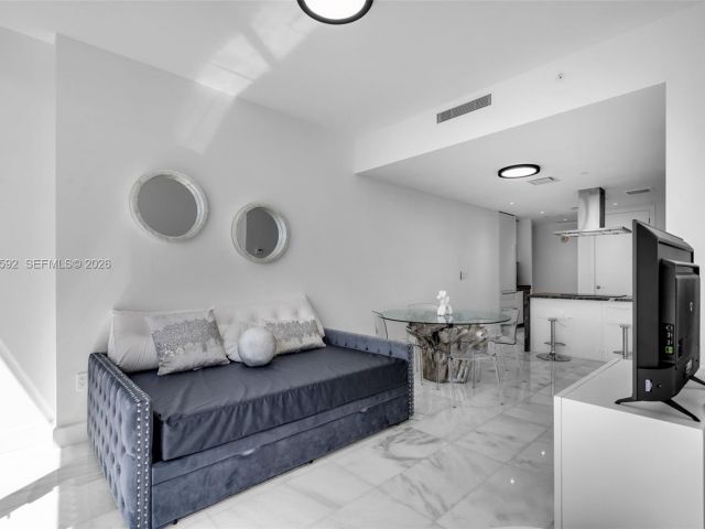 Apartment for rent  Unit #1604 - photo 7497631