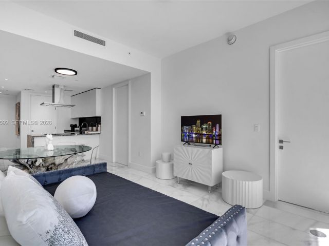 Apartment for rent  Unit #1604 - photo 7497632