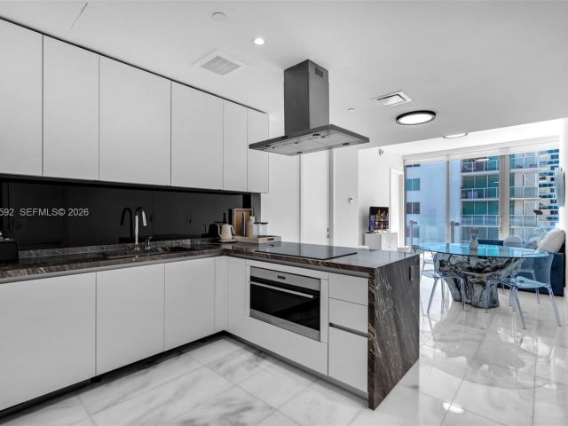 Apartment for rent  Unit #1604 - photo 7497635