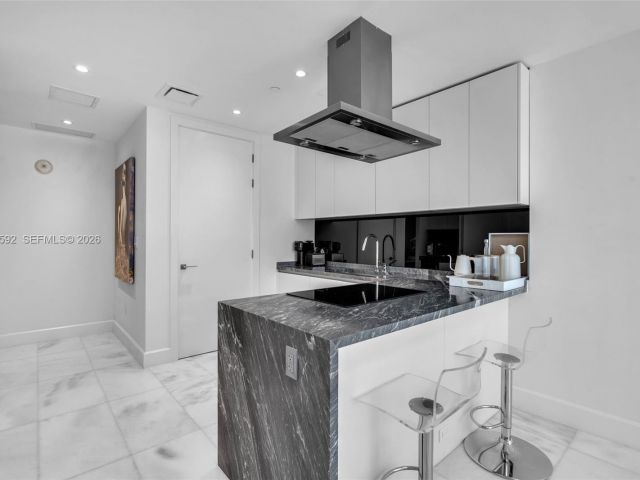 Apartment for rent  Unit #1604 - photo 7497636