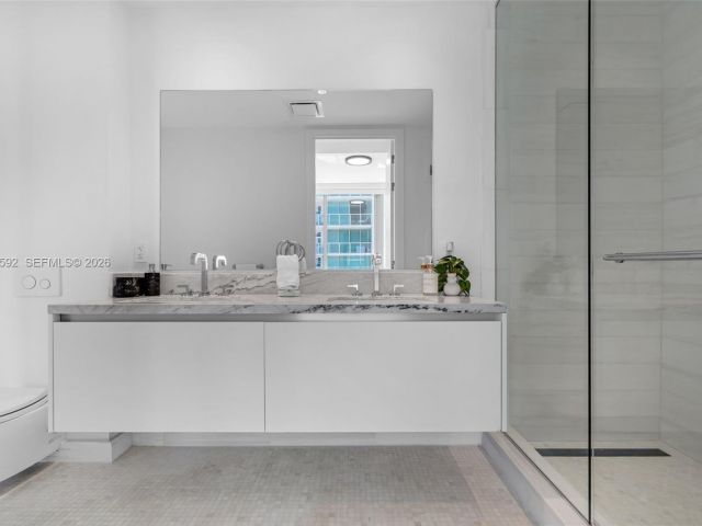 Apartment for rent  Unit #1604 - photo 7497646