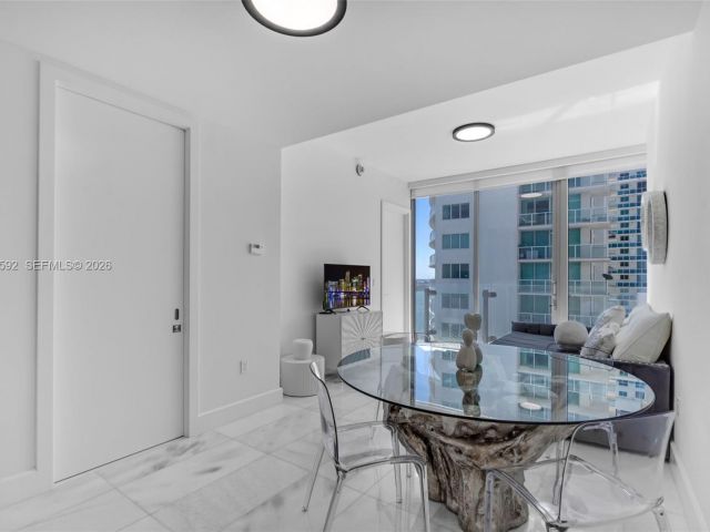 Apartment for rent  Unit #1604 - photo 7497654