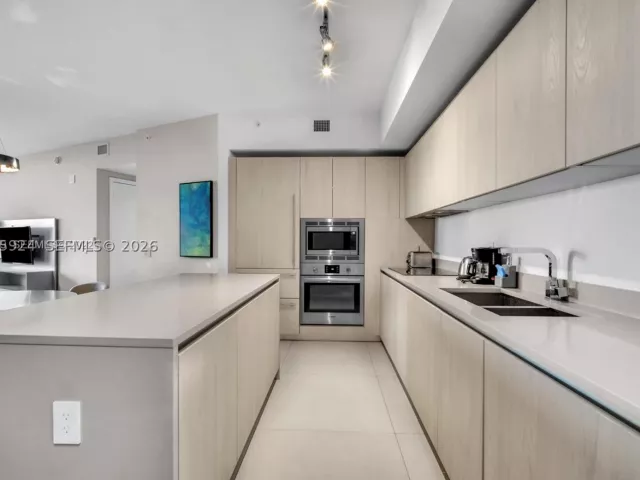 1-bedroom condo for sale in Hollywood - 4111 S Ocean Dr 1210 - MondialRealty