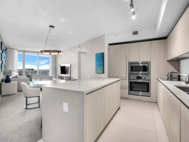 1-bedroom condo for sale in Hollywood - 4111 S Ocean Dr 1210 - MondialRealty