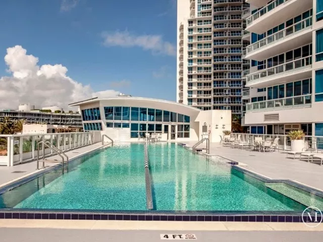 2-bedroom condo for rent in Miami Beach - 50 S Pointe Dr 805 - MondialRealty
