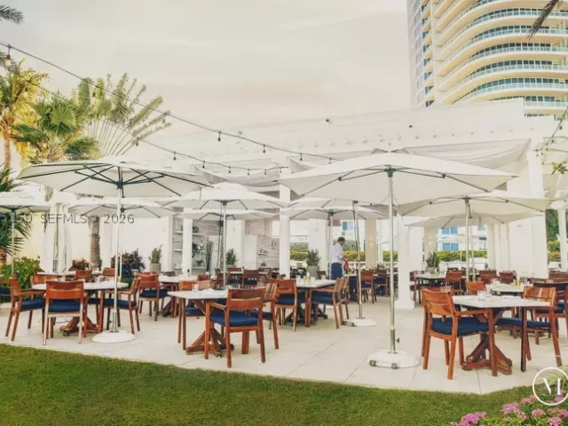 2-bedroom condo for rent in Miami Beach - 50 S Pointe Dr 805 - MondialRealty