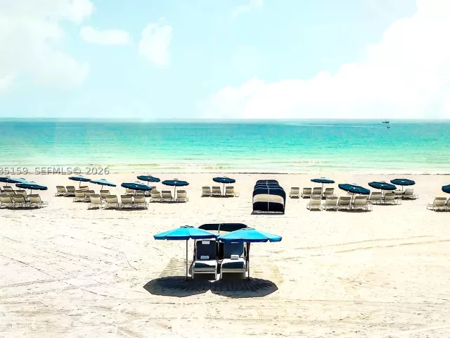2-bedroom condo for rent in Miami Beach - 50 S Pointe Dr 805 - MondialRealty