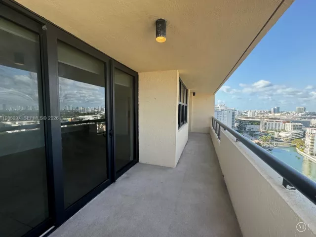 2-bedroom condo for sale in Miami Beach - 2555 Collins Ave 2002 - MondialRealty