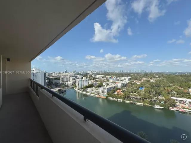 2-bedroom condo for sale in Miami Beach - 2555 Collins Ave 2002 - MondialRealty