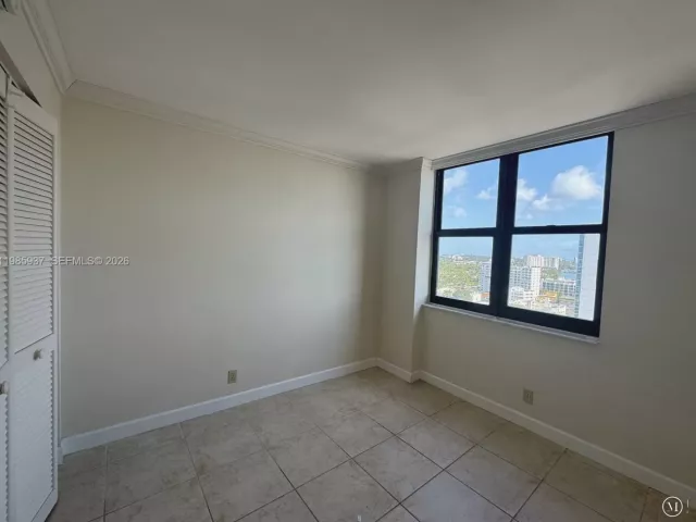 2-bedroom condo for sale in Miami Beach - 2555 Collins Ave 2002 - MondialRealty
