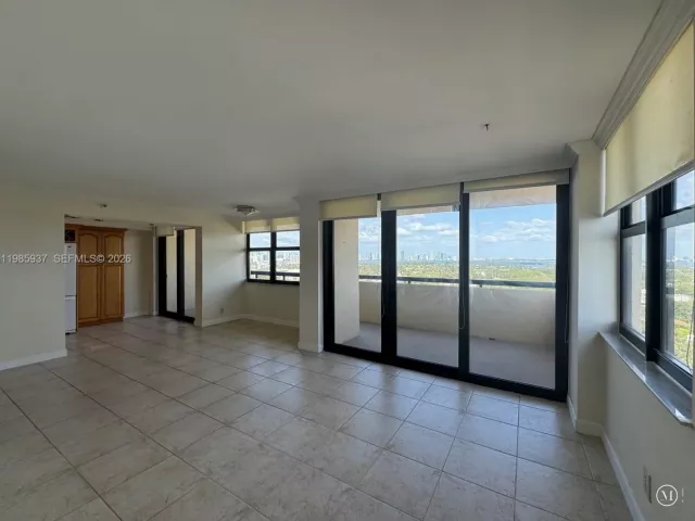 2-bedroom condo for sale in Miami Beach - 2555 Collins Ave 2002 - MondialRealty