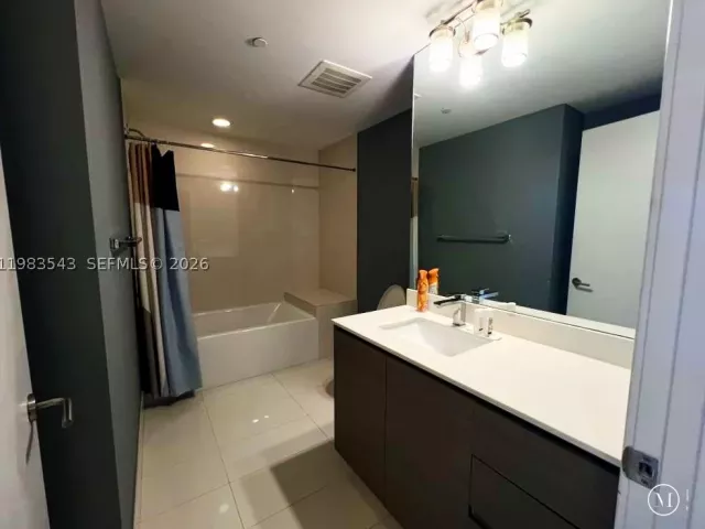 2-bedroom condo for sale in Miami - 460 NE 28th St 1407 - MondialRealty
