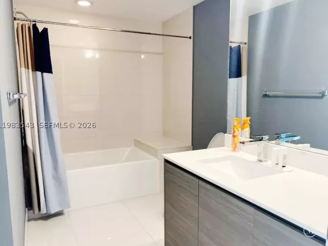 2-bedroom condo for sale in Miami - 460 NE 28th St 1407 - MondialRealty