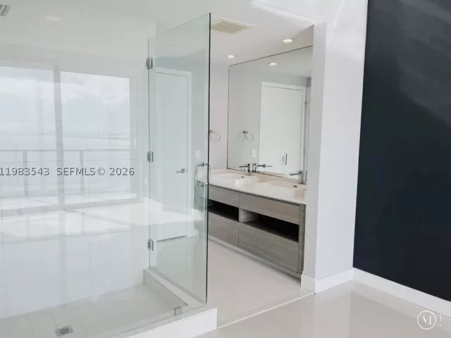 2-bedroom condo for sale in Miami - 460 NE 28th St 1407 - MondialRealty