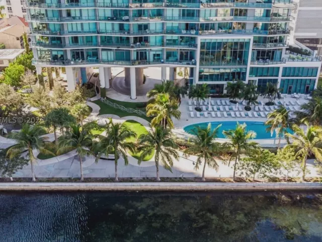 2-bedroom condo for sale in Miami - 460 NE 28th St 1407 - MondialRealty