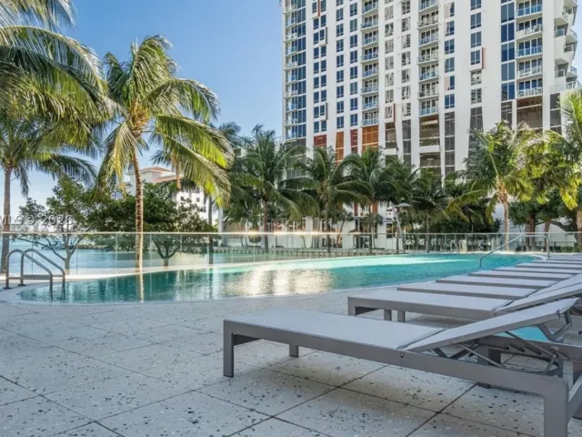 2-bedroom condo for sale in Miami - 460 NE 28th St 1407 - MondialRealty