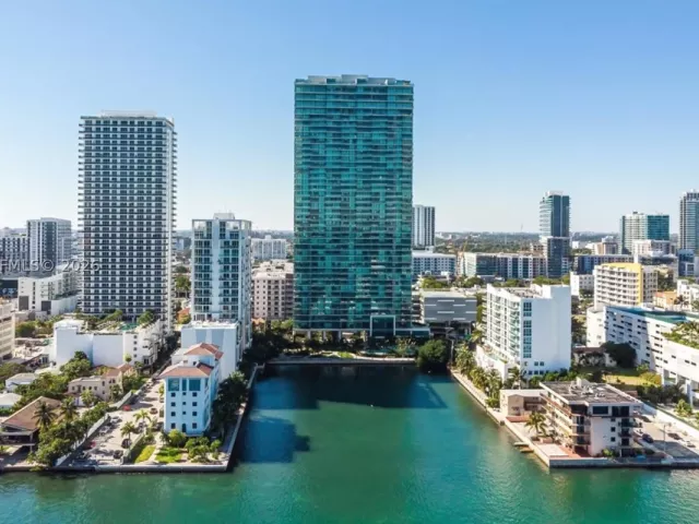 2-bedroom condo for sale in Miami - 460 NE 28th St 1407 - MondialRealty