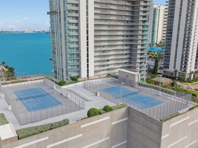 2-bedroom condo for sale in Miami - 460 NE 28th St 1407 - MondialRealty