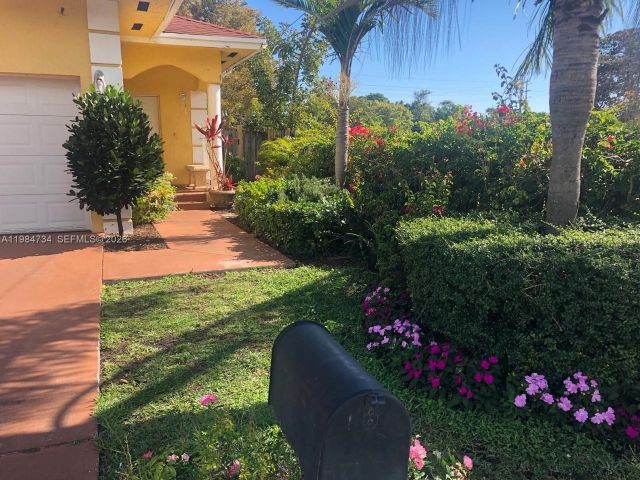 Home for rent at 1008 NW 2nd Ave - photo 7461895