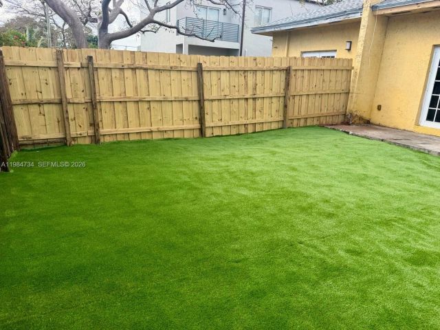 Home for rent at 1008 NW 2nd Ave - photo 7461897